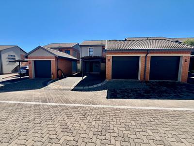 Townhouse For Rent in Montana, Pretoria