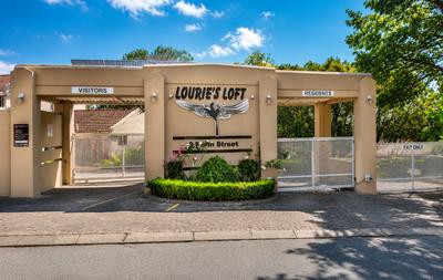 Townhouse For Rent in Sonneglans, Randburg