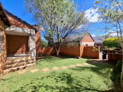 Townhouse For Rent in Mooikloof Ridge Estate, Pretoria