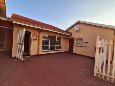Townhouse For Sale in Vanderbijlpark CW 3, Vanderbijlpark
