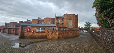 Duplex For Sale in Petersfield, Springs