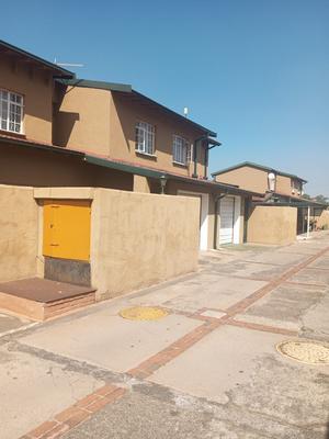 Townhouse For Sale in Springs, Springs