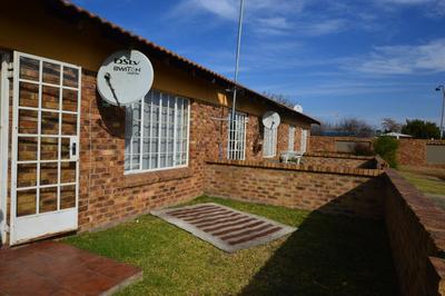 Apartment / Flat For Sale in Vaal Park Ext 1, Sasolburg