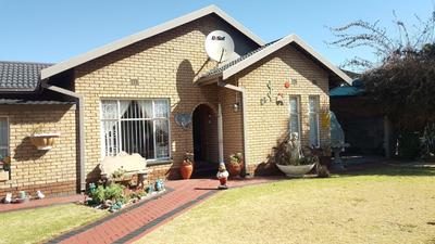 House For Sale in Vanderbijlpark SW 2, Vanderbijlpark