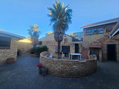 House For Sale in Flora Gardens, Vanderbijlpark