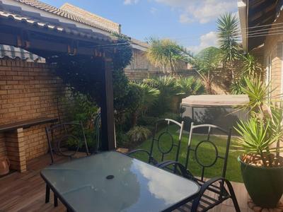 Townhouse For Sale in Vanderbijlpark SW 5, Vanderbijlpark