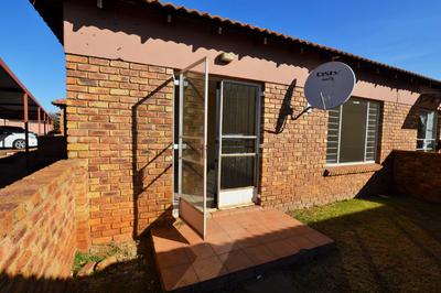 Apartment / Flat For Sale in Vaal Park Ext 1, Sasolburg