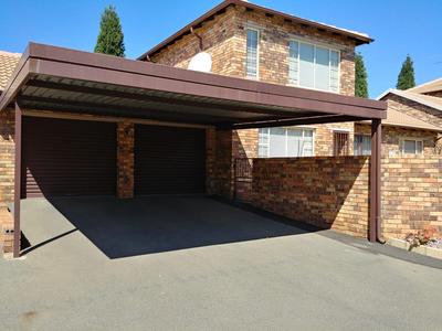 Townhouse For Sale in Sundowner, Randburg