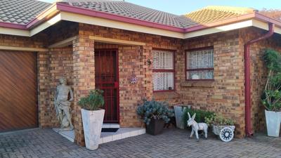 Townhouse For Sale in Vanderbijlpark SE 2, Vanderbijlpark
