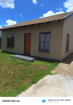 House For Sale in Sebokeng Unit 17, Sebokeng