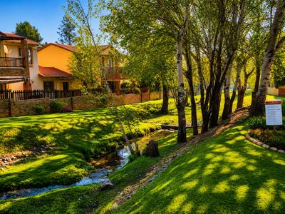 Townhouse For Rent in Ruimsig, Roodepoort