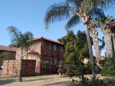 Townhouse For Rent in Moreletapark, Pretoria