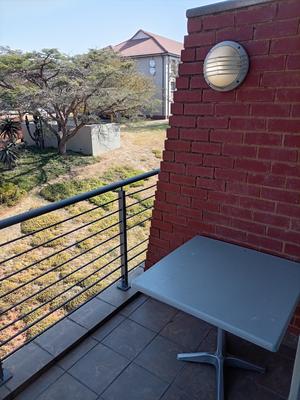 Apartment / Flat For Sale in Ruimsig, Roodepoort