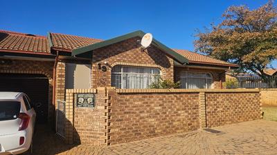 Townhouse For Rent in Randfontein, Randfontein