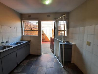 Townhouse For Rent in Vanderbijlpark CE 3, Vanderbijlpark