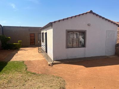 House For Sale in Soshanguve M, Soshanguve