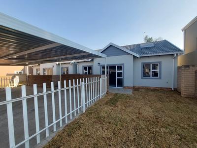 Townhouse For Rent in Riverspray Lifestyle Estate, Vereeniging