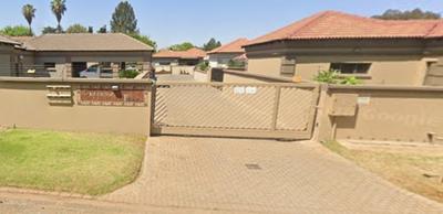 Townhouse For Rent in Arcon Park, Vereeniging