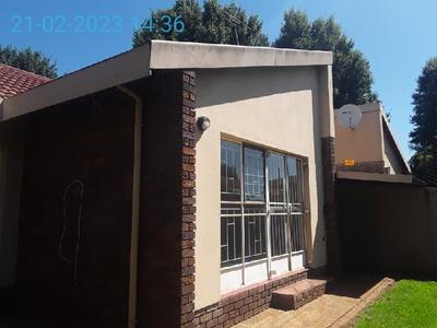Townhouse For Rent in Delmas, Delmas