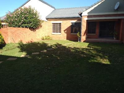 Townhouse For Rent in Mooikloof Ridge Estate, Pretoria