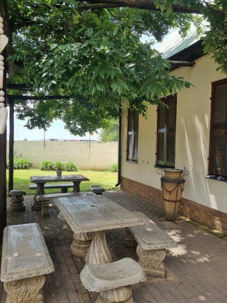Commercial Property For Sale in Selection Park, Springs