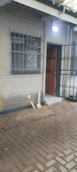 Cottage For Rent in Vanderbijlpark SW 5, Vanderbijlpark