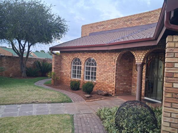 House For Sale in Vanderbijlpark SE 4, Vanderbijlpark