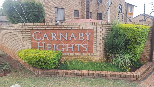 Apartment / Flat For Rent in Fairland, Johannesburg
